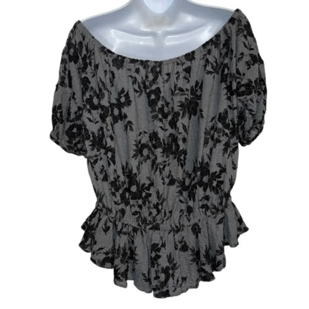 FREE PEOPLE Black and Gray Floral Peplum‎ Hem Top Size Medium